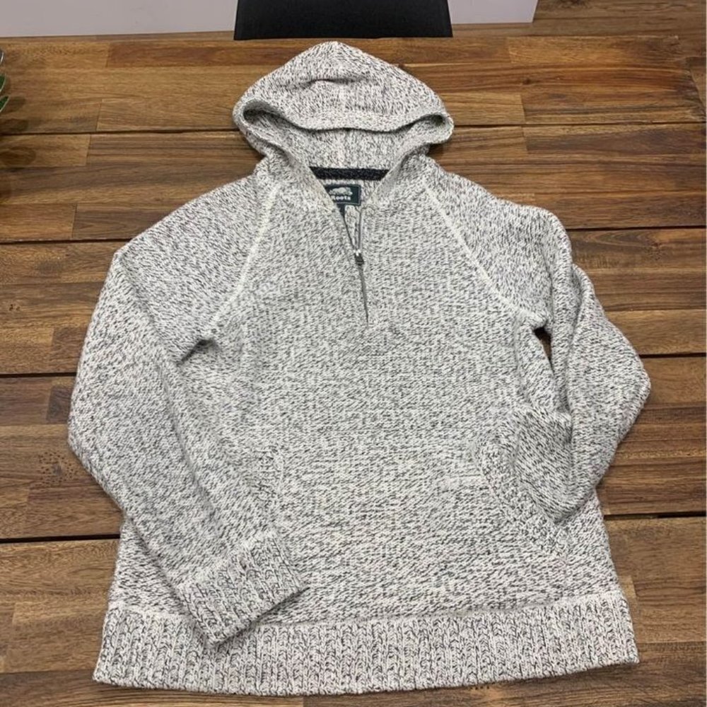 ROOTS hooded sweater. Size small. 1/4 zip. Warm and cozy. New conditio…